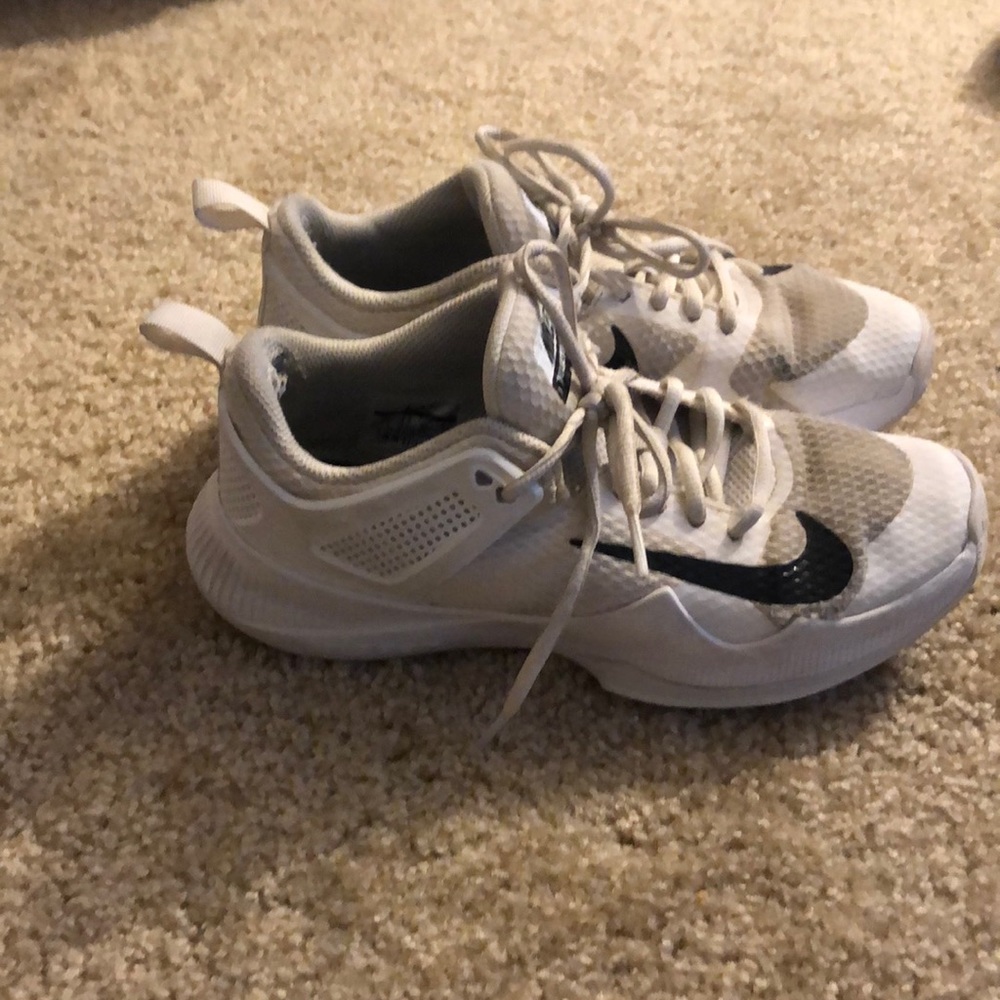 White Nike Volleyball Shoes Size 7